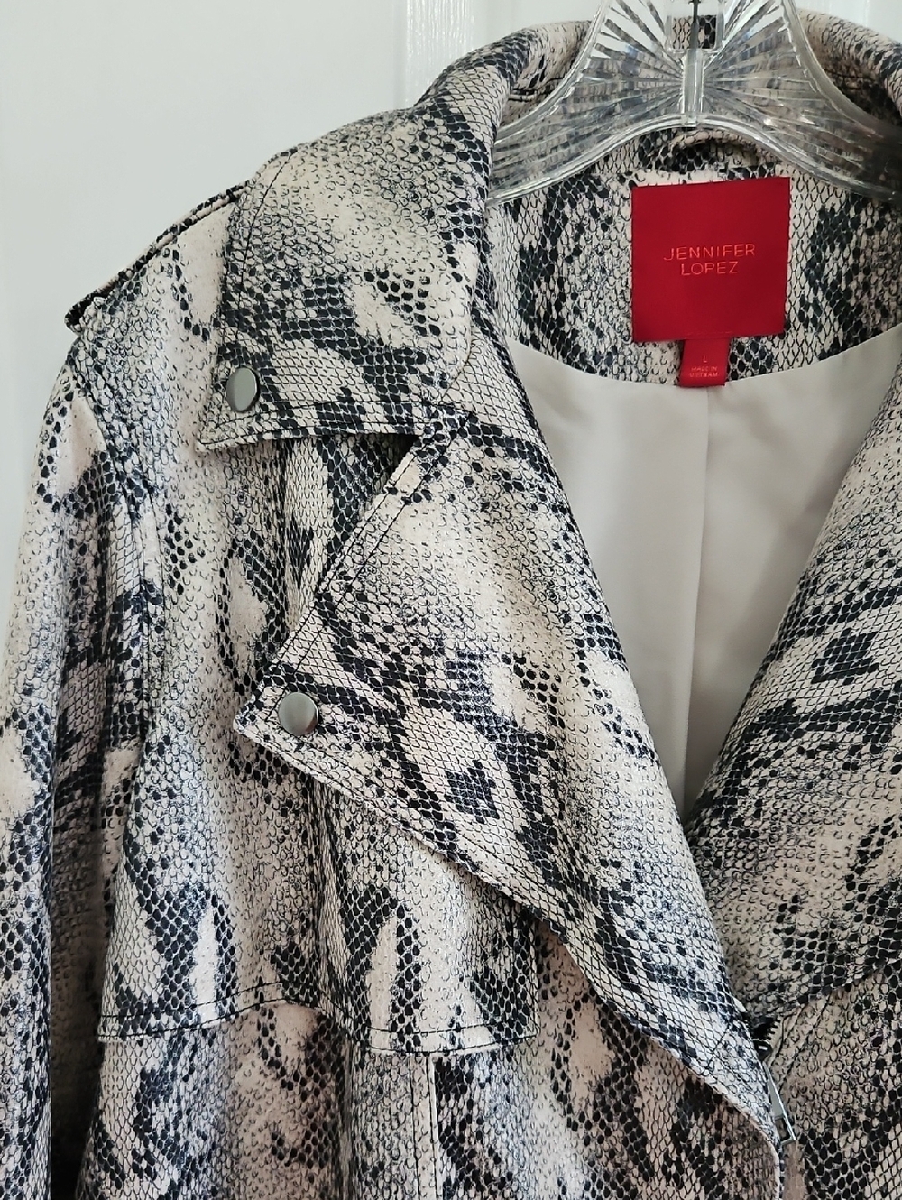 Jennifer Lopez Snake-Print Faux Leather Cropped Jacket - Picture 5 of 16